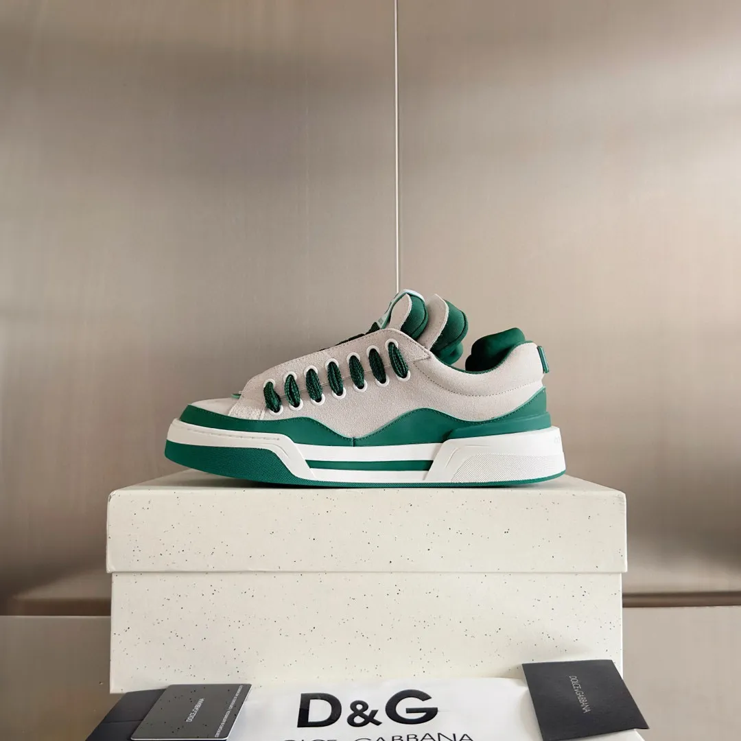 Factory price: 458💰D&G's latest Cushion series casual sports shoes, dad shoes, running shoes, original purchase and development, production, handmade, but always looking to the future. The new Cushion sneakers feature a two-tone suede upper accented by a mesh contrasting printed DG cross logo on the side. The lightweight, grippy rubber outsole is innovatively designed to provide excellent performance, while the jacquard label adds timeless style. Exquisite packaging at the delivery counter🛍📦 ▪️ Fabric: Original custom-made first-layer cowhide ▪️ Lining: Original custom-made breathable towel lining ▪️ Sole: Original open-molded rubber material ▪️ Bottom thickness: 3.5CM ▪️ Size: Men's 38-44, customized 45